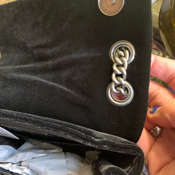 Authentic KURT GEIGER LONDON Velvet magnetic closure convertible Crosby/Shoulder - Picture 2 of 16